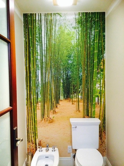 papier peint "bambou au loin" dans la salle de bain