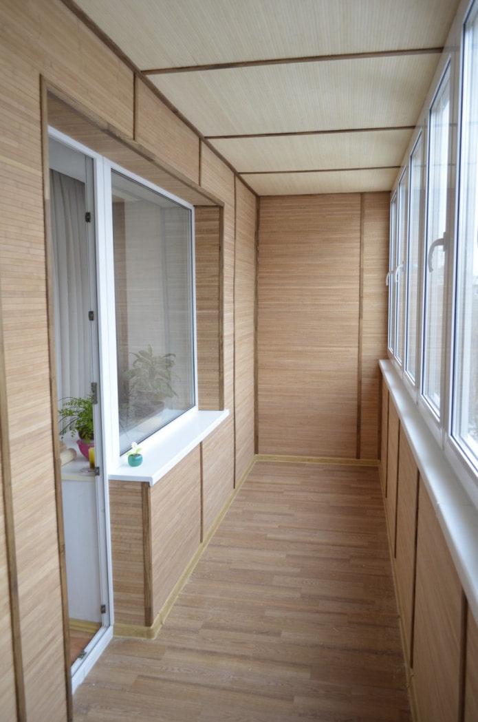 Papel tapiz de bambú en el balcón