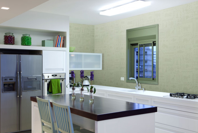 žali tapetai virtuvėje
