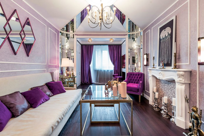 purpuriniai tapetai gyvenamajame kambaryje