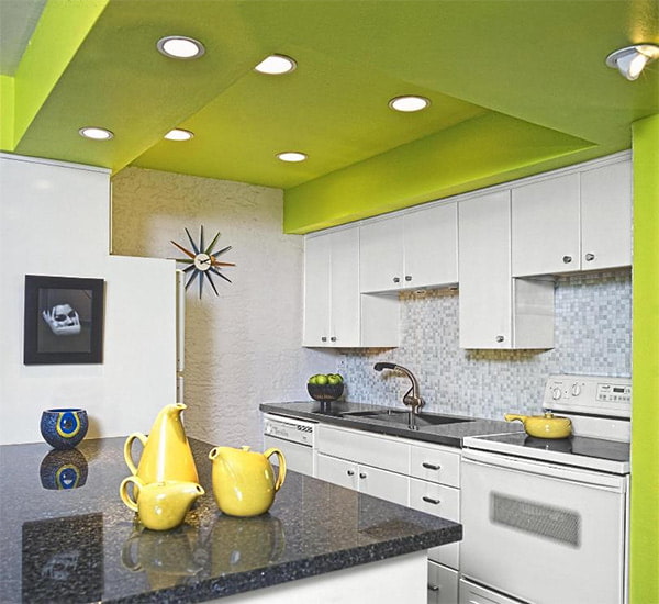 cucina con soffitto verde