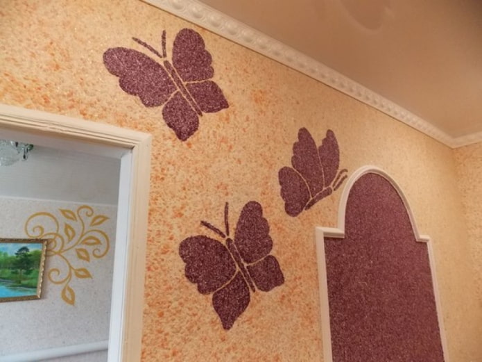 рисуване на пеперуди на стената