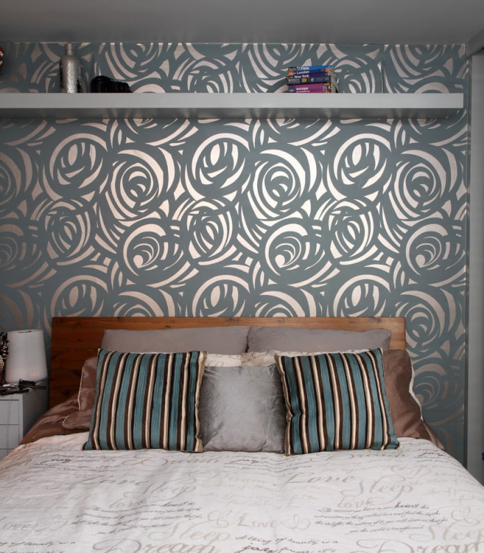 silk wallpaper in the bedroom interior