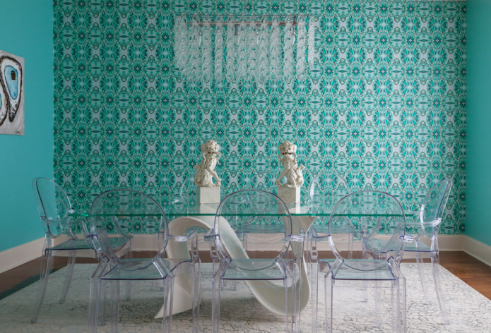 mur d'accent turquoise dans la salle à manger