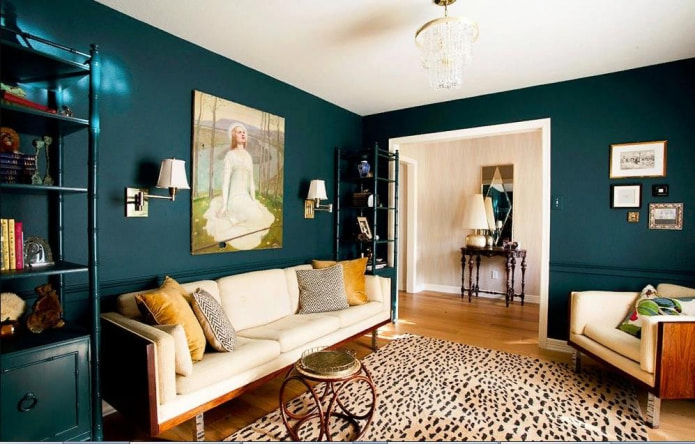 La couleur turquoise foncé foncée de l'effetonno met en valeur chaque meuble