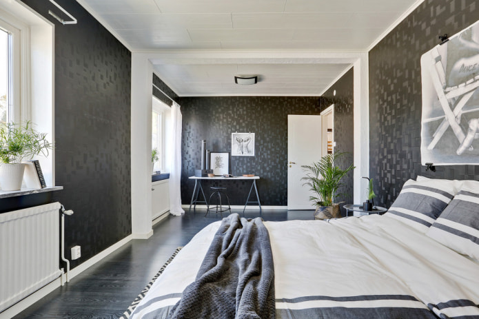 Černá tapeta v moderním interiéru