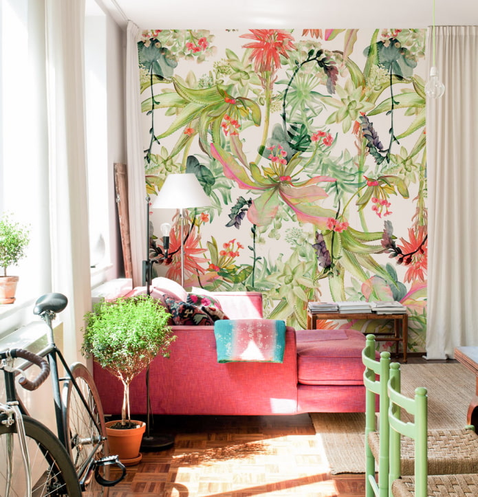 papel tapiz con flores tropicales en el interior