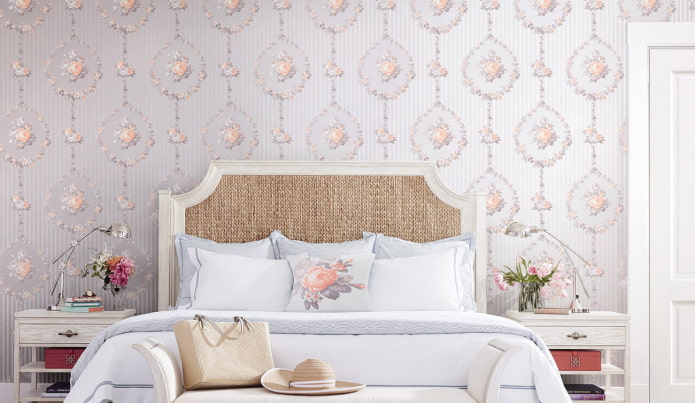 striped wallpaper with flowers in the interior