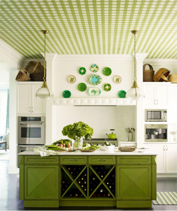 giấy dán tường màu xanh lá cây trên trần nhà trong nội thất