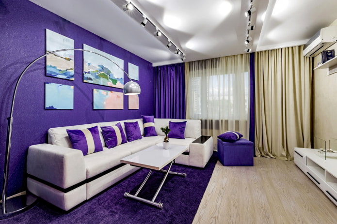 canapé blanc papier peint violet