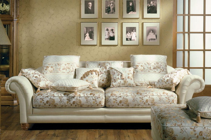 motif floral sur le canapé