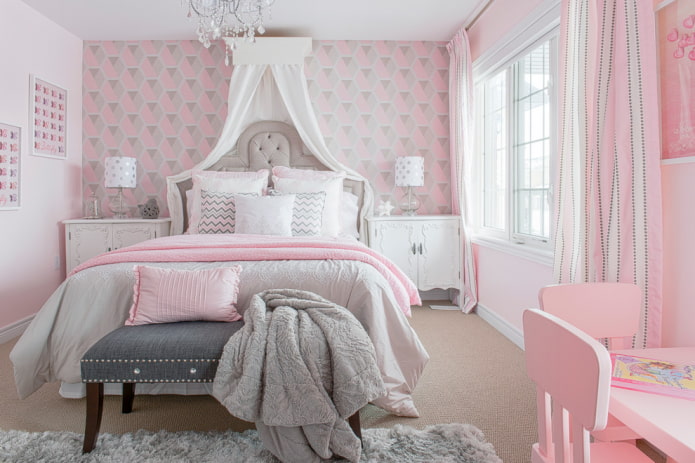 carta da parati grigio-rosa in camera da letto