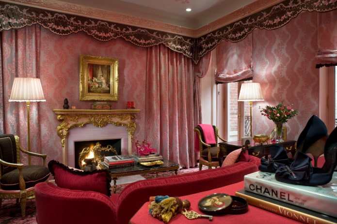 vaaleanpunainen olohuone