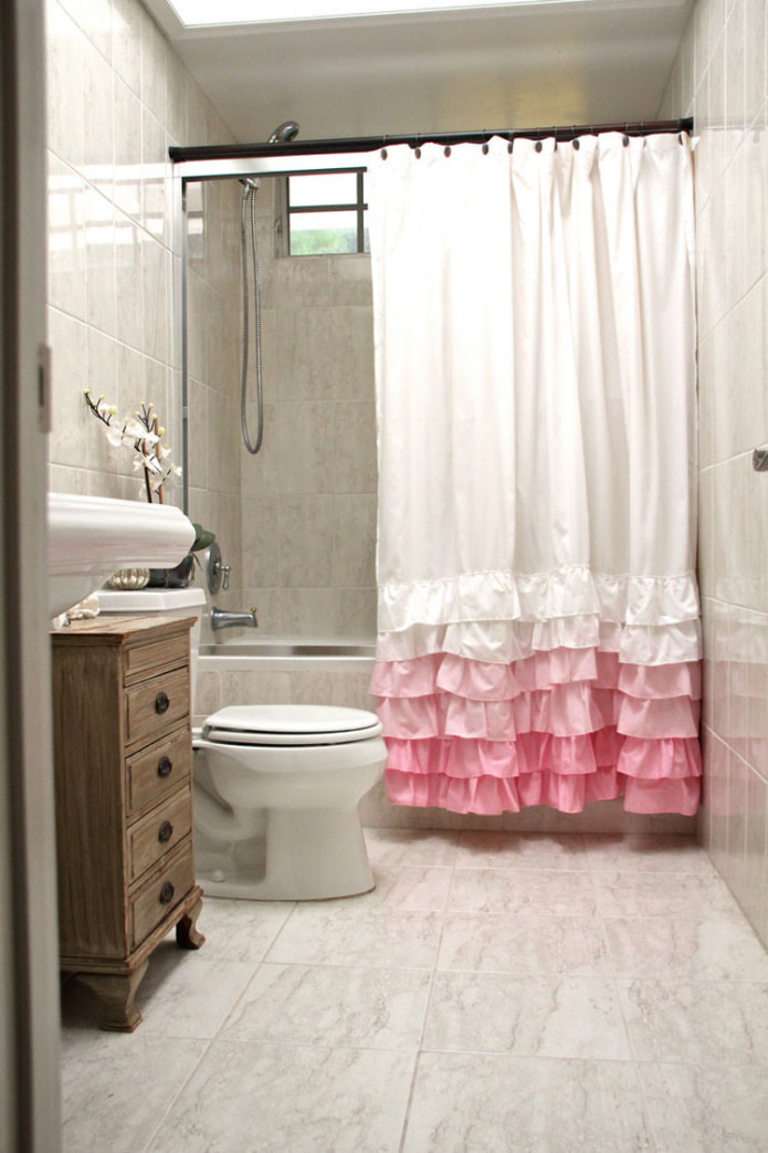 rideau de bain blanc et rose