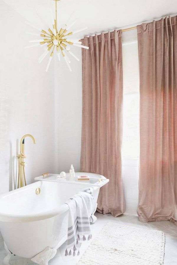 rideaux de bain de couleur rose poussiéreux