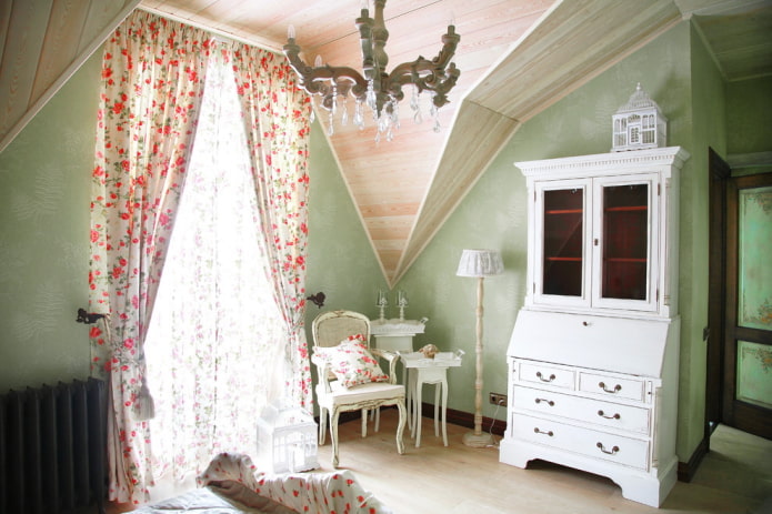 rideaux en combinaison avec du papier peint dans le style de la provence