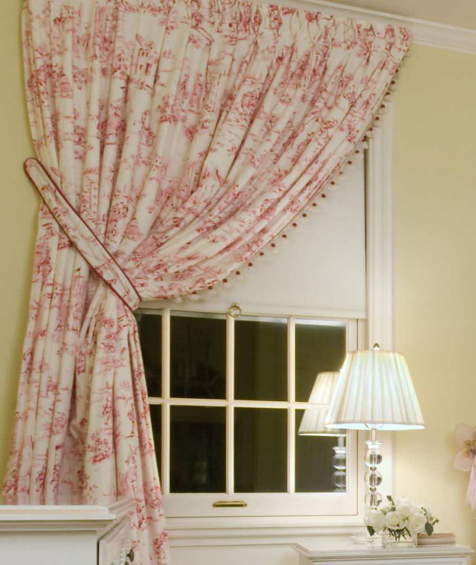 cortina con flecos de provence