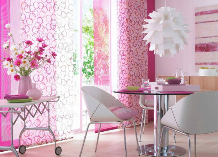 rosa japanske paneler i interiøret