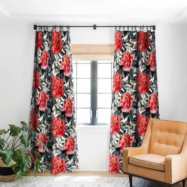 cortinas florais vermelhas