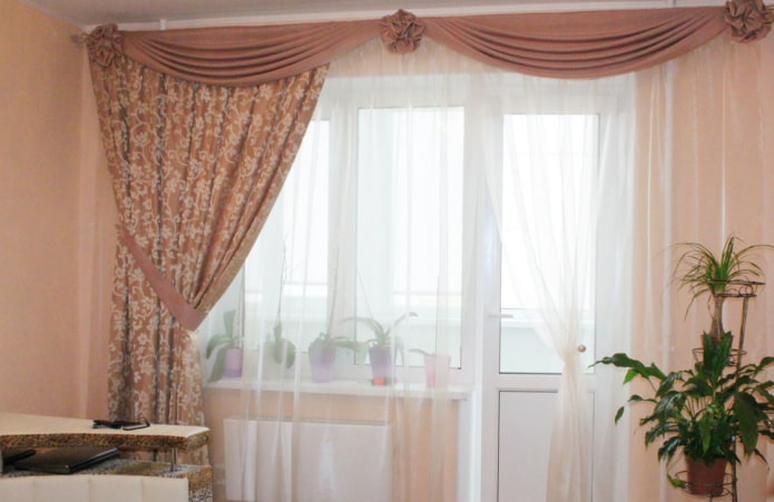 décoration de fenêtre avec porte de balcon