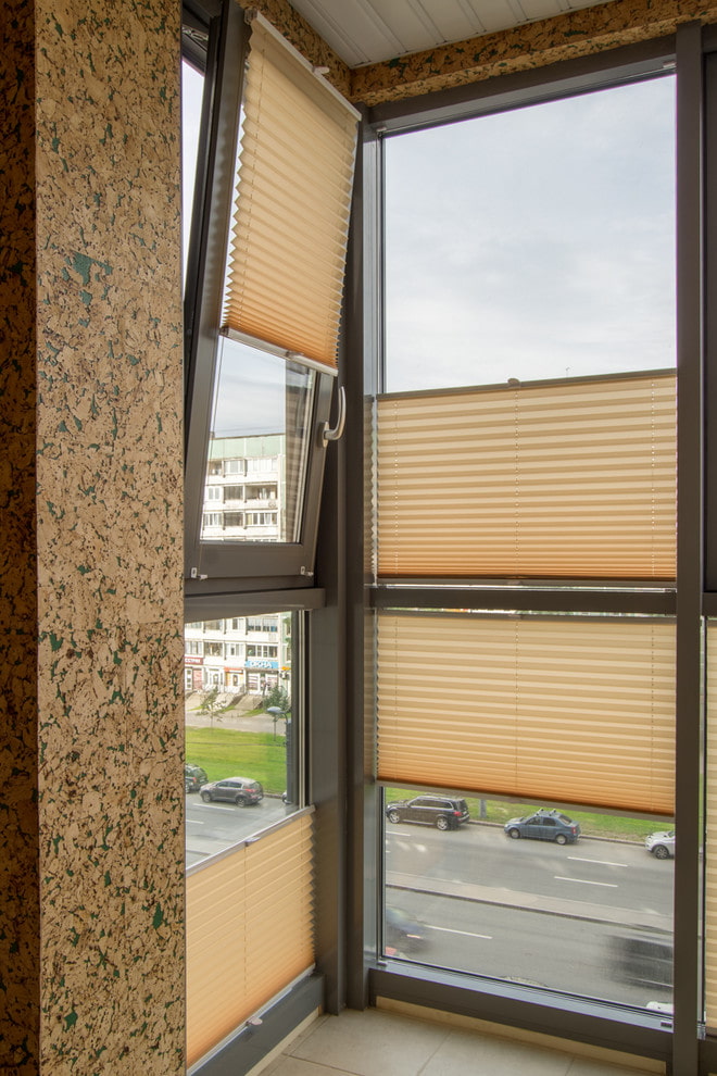 persianas plissadas nas janelas panorâmicas