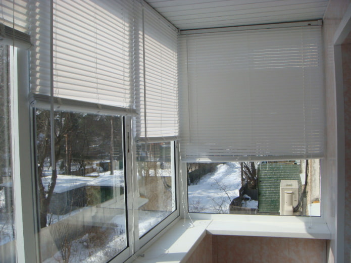 persianas horizontais em janelas deslizantes