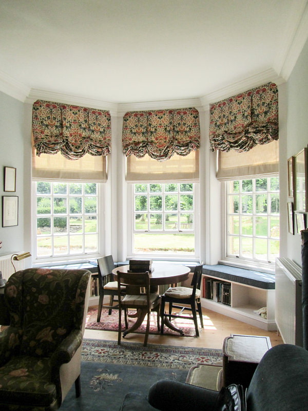 Österrikiska gardiner i kombination med andra gardiner