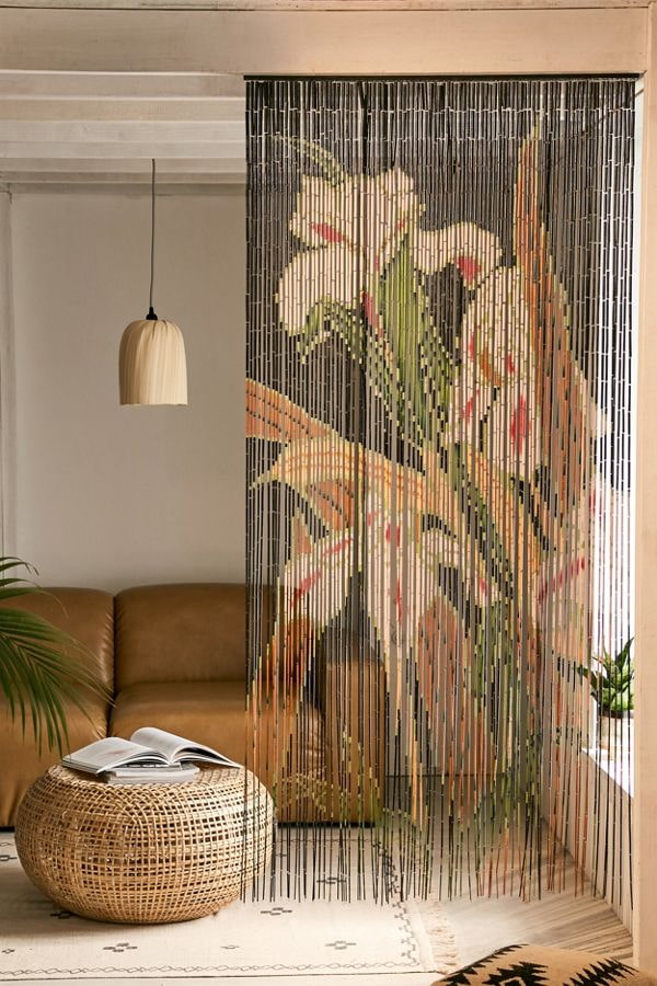 rideaux en bambou avec fleurs