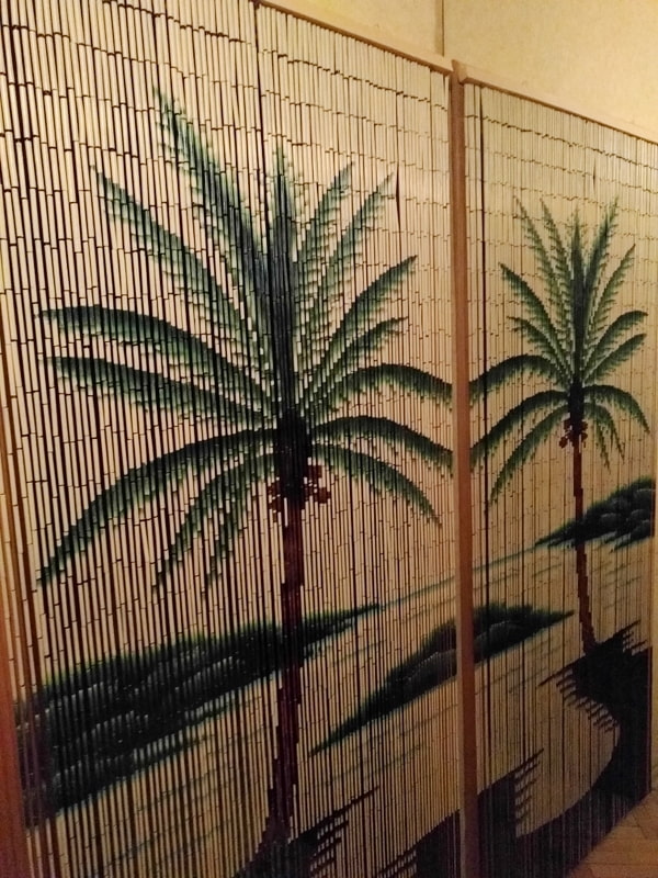 bambusowe zasłony z palmami