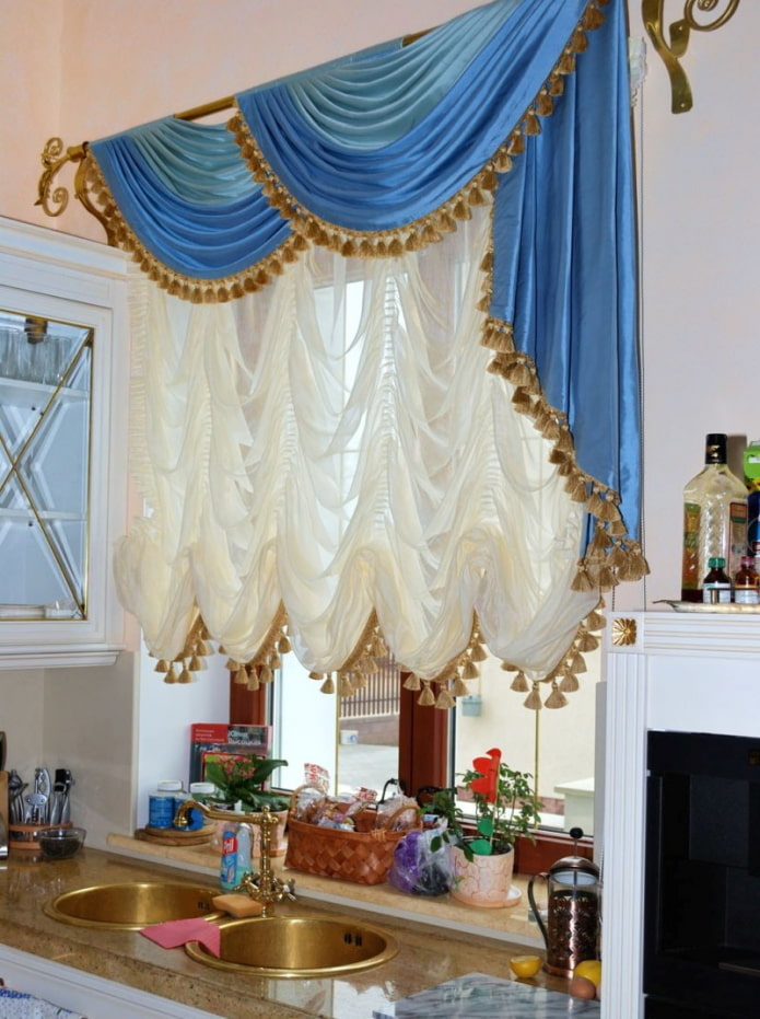 cortinas marquise decoradas com borlas