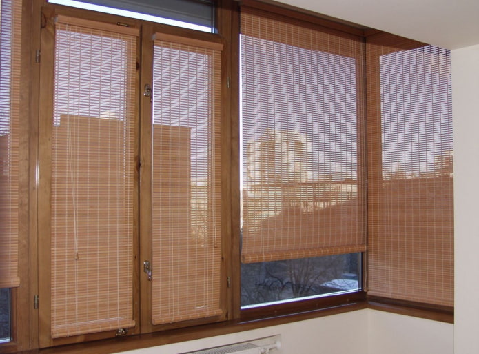 cortinas de rolo de bambu na loggia
