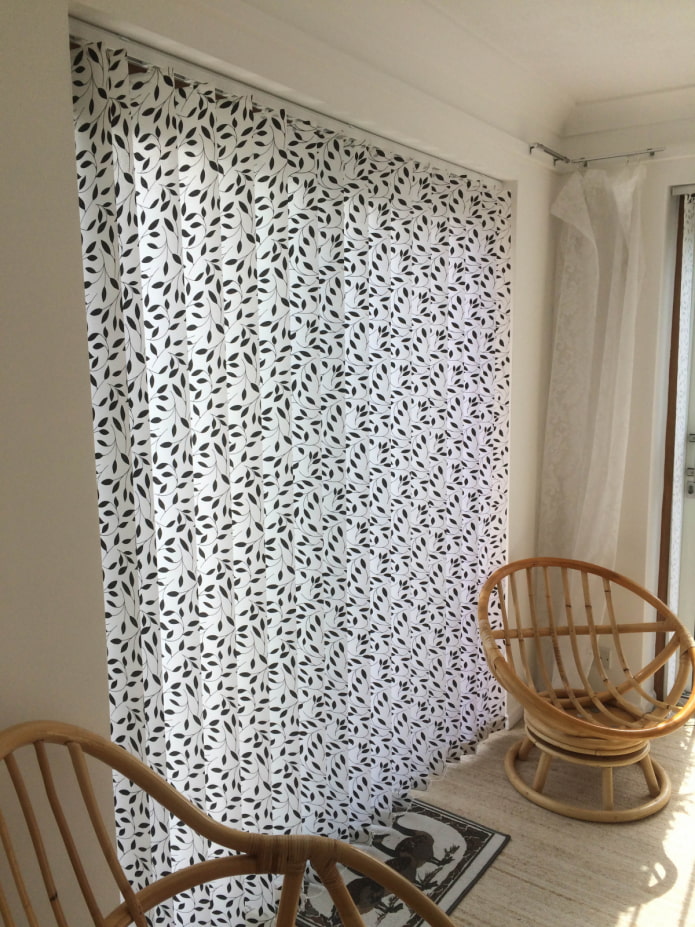 blinds με μοτίβα στο εσωτερικό
