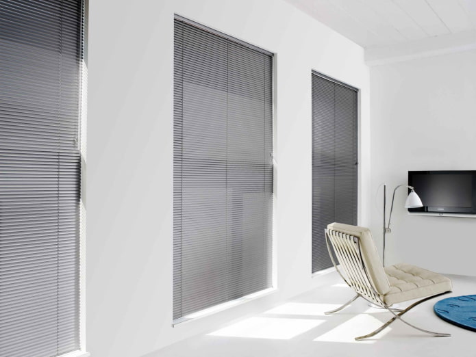 horizontální lamely šedé barvy v interiéru