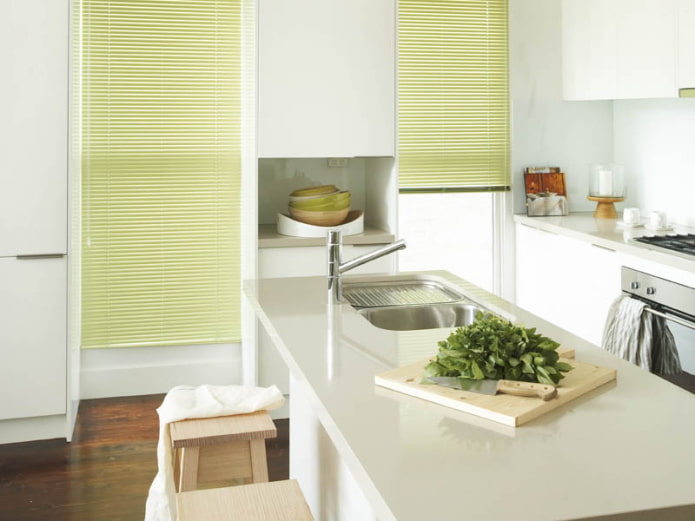 lamelles horizontales vert clair dans la cuisine