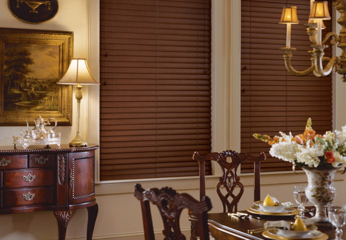 brown horizontal slats in the dining room