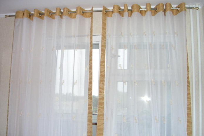 curtains on eyelets with a fringing