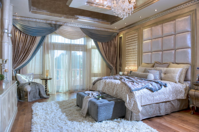 gardiner i kombination med en lambrequin i sovrummet