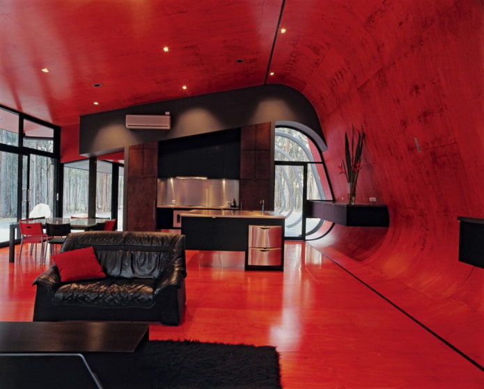 czerwone ściany i sufit z czarnymi meblami