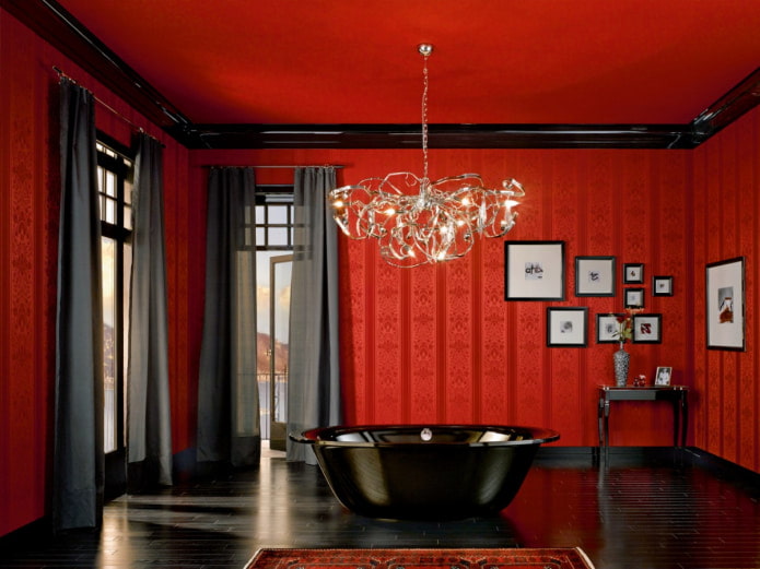 fekete padló egy tágas, piros fürdőszobában
