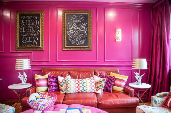 horký růžový obývací pokoj