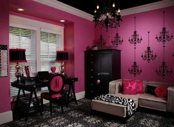 Pink og sort interiør