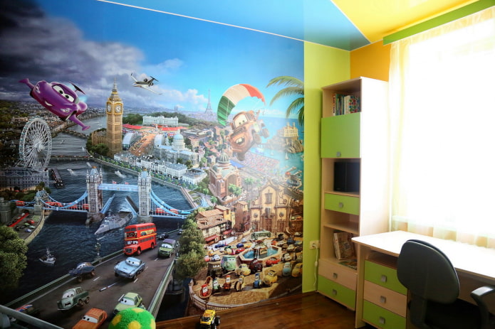 papel de parede com a imagem da cidade no quarto das crianças
