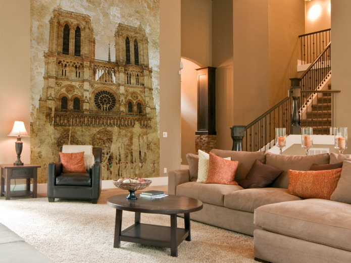 Bức tranh tường trên tường mô tả nhà thờ Đức Bà Paris ở bên trong phòng khách