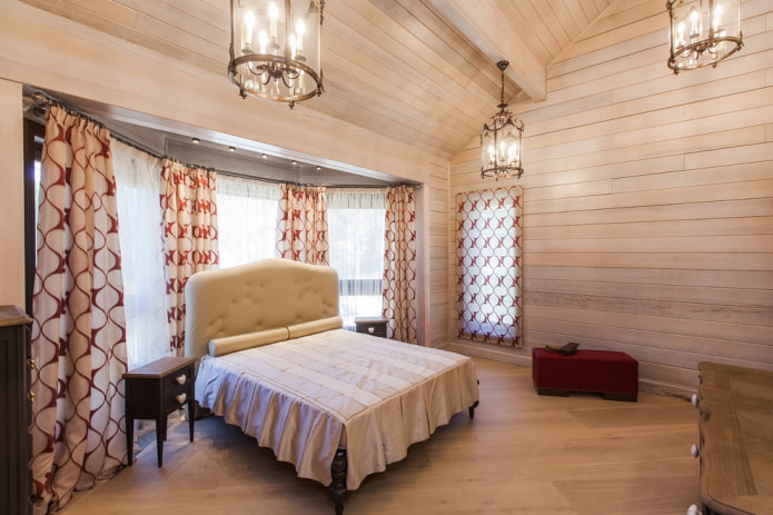 rideaux sur une baie vitrée dans une maison en bois
