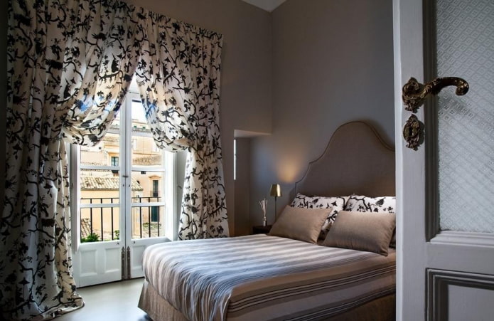 desenli İtalyan yatak odası perdeleri