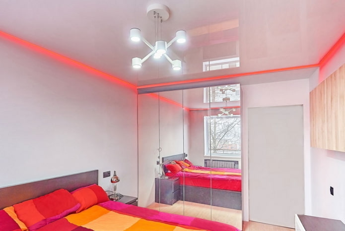 sparčiai augančių lubų dizainas miegamajame