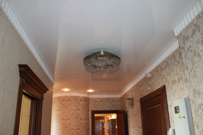 conception de plafond suspendu avec lustre