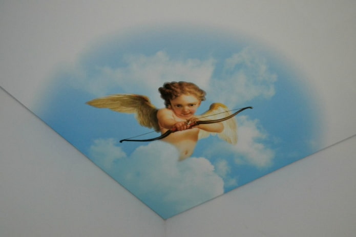 estirament de la tela amb la imatge dels àngels
