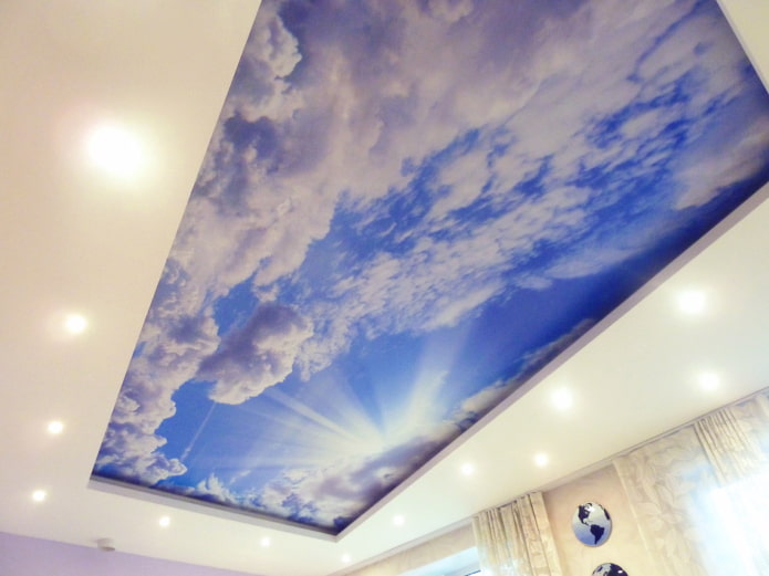 estirament de la tela amb impressió fotogràfica en forma de cel