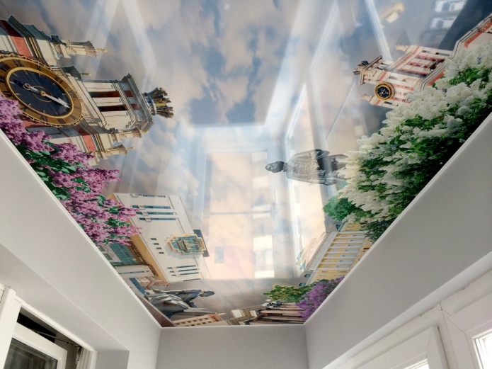 küçük bir oda görsel olarak genişleyen tavan